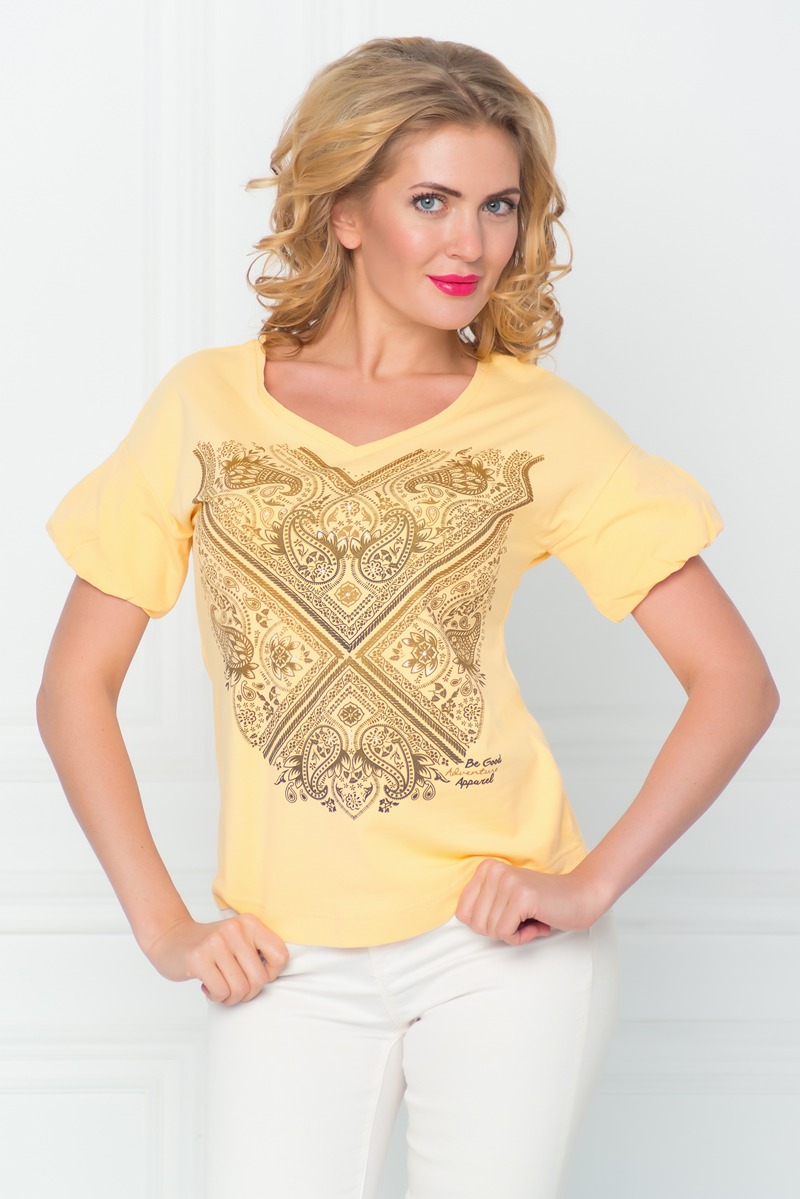 Футболка женская BeGood, цвет: желтый. SS16-BGUZ-532. Размер S (44)SS16-BGUZ-532 Футболка женская BeGood, цвет: желтый. SS16-BGUZ-532. Размер S (44)SS16-BGUZ-532Футболка женская BeGood выполнена из хлопка с добавлением эластана. Модель с V-образным вырезом горловины и короткими рукавами-фонариками. Низ рукавов присобран на эластичную резинку. Футболка оформлена оригинальным орнаментом.