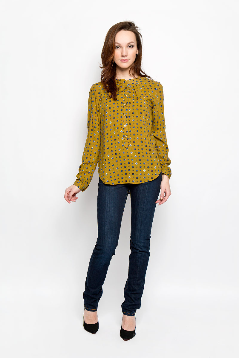 Блузка женская F5, цвет: горчичный. 160112_17329, Rayon, mustard. Размер S (44)160112_17329, Rayon, mustard Блузка женская F5, цвет: горчичный. 160112_17329, Rayon, mustard. Размер S (44)160112_17329, Rayon, mustardСтильная женская блуза F5, выполненная из 100% вискозы, подчеркнет ваш уникальный стиль и поможет создать оригинальный женственный образ.Блузка с круглым вырезом горловины и длинными рукавами спереди и сзади оформлена складками. Манжеты рукавов застегиваются на пуговицы. Модель оформлена оригинальным принтом и идеально подойдет для жарких летних дней. Такая блузка будет дарить вам комфорт в течение всего дня и послужит замечательным дополнением к вашему гардеробу.