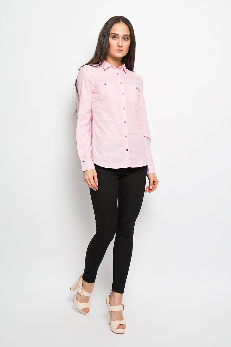 Рубашка женская Sela Casual, цвет: пастельно-розовый. B-312/013-6122. Размер M (46)B-312/013-6122 Рубашка женская Sela Casual, цвет: пастельно-розовый. B-312/013-6122. Размер M (46)B-312/013-6122Стильная женская рубашка Sela Casual, выполненная из натурального хлопка, прекрасно подойдет для повседневной носки. Материал очень мягкий и приятный на ощупь, не сковывает движения и позволяет коже дышать.Рубашка приталенного кроя с отложным воротником и длинными рукавами застегивается на пуговицы по всей длине. На груди модели предусмотрены два накладных кармана на пуговицах. Манжеты рукавов также застегиваются на пуговицы. На рукавах модель декорирована узкими ажурными вставками.Такая рубашка будет дарить вам комфорт в течение всего дня и станет модным дополнением к вашему гардеробу.