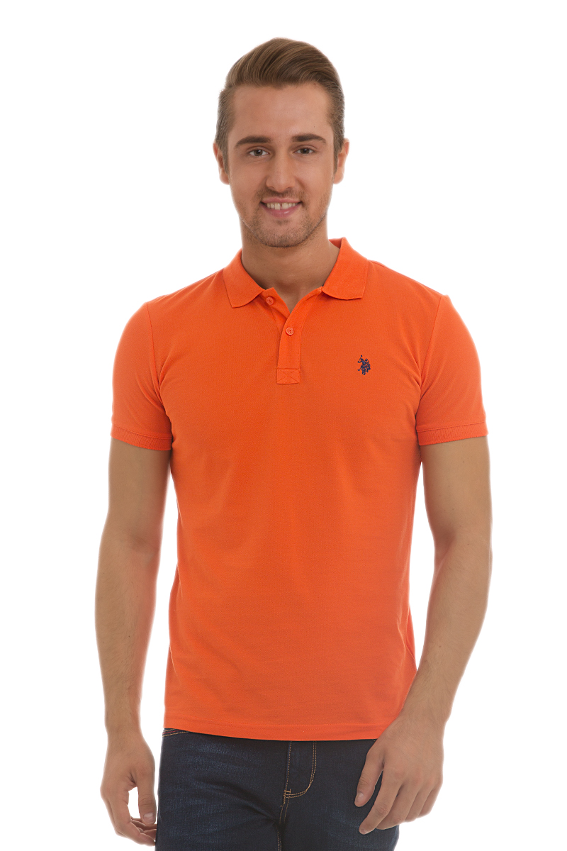 Поло мужское U.S. Polo Assn., цвет: оранжевый. G081GL0110GTP04IY6_TR0098. Размер M (48/50)G081GL0110GTP04IY6_TR0098 Поло мужское U.S. Polo Assn., цвет: оранжевый. G081GL0110GTP04IY6_TR0098. Размер M (48/50)G081GL0110GTP04IY6_TR0098Стильная мужская футболка-поло U.S. Polo Assn., выполненная из высококачественного хлопка, обладает высокой теплопроводностью, воздухопроницаемостью и гигроскопичностью, позволяет коже дышать.Модель с короткими рукавами и отложным воротником - идеальный вариант для создания оригинального современного образа. Сверху футболка-поло застегивается на две пуговицы. Воротник и низ рукавов выполнены из трикотажной резинки. Модель оформлена на груди небольшой вышивкой.