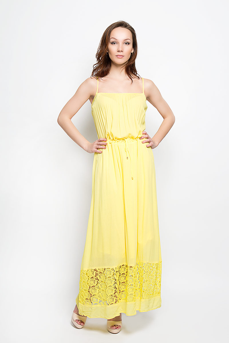 Сарафан Baon, цвет: желтый. B466008. Размер XS (42)B466008_BRIGHT YELLOW Сарафан Baon, цвет: желтый. B466008. Размер XS (42)B466008_BRIGHT YELLOWОчаровательный сарафан Baon, выполненный из вискозы, подчеркнет ваш уникальный стиль и поможет создать оригинальный женственный образ.Модный сарафан-макси свободного кроя с круглым вырезом горловины и на бретельках придется вам по душе. Обхват талии регулируется с помощью затягивающегося шнурка. Нижняя часть модели оформлена кружевами.Легкий сарафан идеально подойдет для жарких летних дней. Такой сарафан будет дарить вам комфорт в течение всего дня и послужит замечательным дополнением к вашему гардеробу.