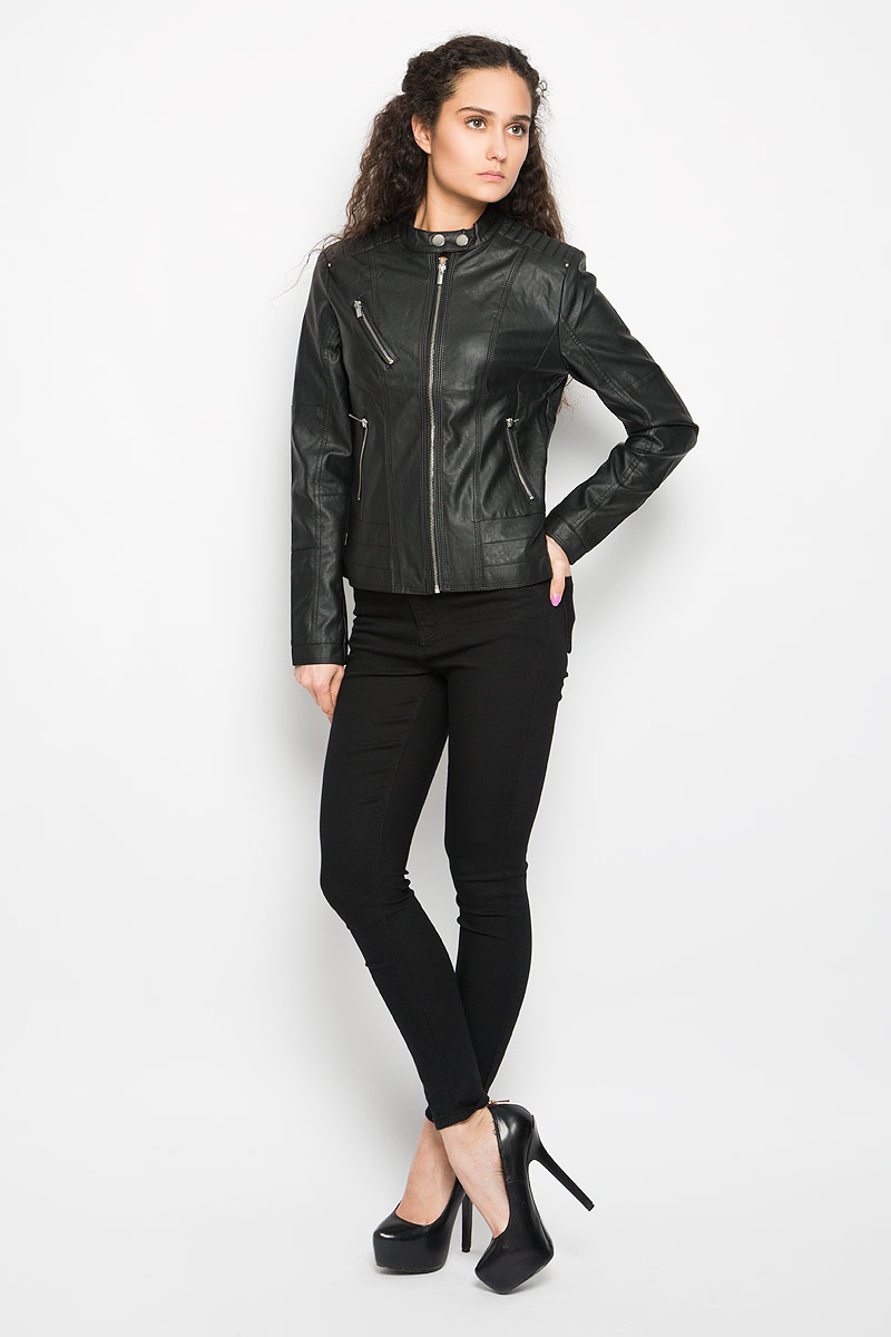 Куртка женская Moodo, цвет: черный. L-KU-2001 BLACK. Размер L (48)L-KU-2001_BLACK Куртка женская Moodo, цвет: черный. L-KU-2001 BLACK. Размер L (48)L-KU-2001_BLACKСтильная женская куртка Moodo, изготовленная из полиуретана и полиэстера на подкладке из 100% полиэстера, смотрится модно и стильно.Куртка с небольшим воротником-стойкой на кнопках застегивается на металлическую застежку-молнию. На груди предусмотрен прорезной карман на застежке-молнии. Понизу имеются два прорезных кармашка на застежках-молниях. Куртка оформлена фактурной поверхностью, металлическими заклепками, на плечах - декоративной прострочкой, что придает изделию оригинальность.Такая куртка обеспечит вам не только красивый внешний вид и комфорт, но и дополнительную защиту от прохладной погоды.