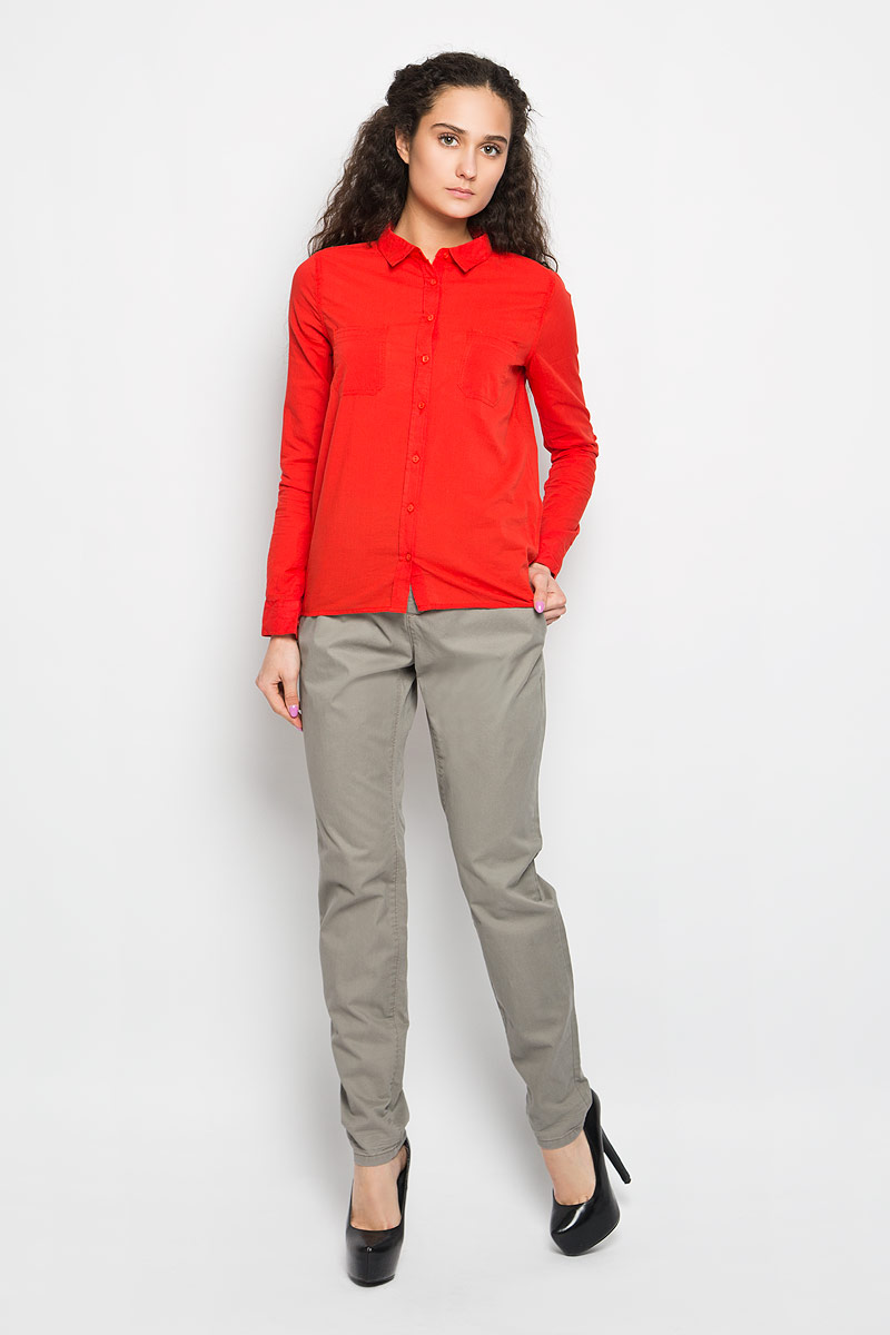 Рубашка женская Moodo, цвет: ярко-красный. L-KO-2005 CORAL. Размер XL (50)L-KO-2005_CORAL Рубашка женская Moodo, цвет: ярко-красный. L-KO-2005 CORAL. Размер XL (50)L-KO-2005_CORALСтильная женская рубашка Moodo, выполненная из натурального хлопка, прекрасно подойдет для повседневной носки. Материал очень мягкий и приятный на ощупь, не сковывает движения и позволяет коже дышать.Рубашка приталенного кроя с отложным воротником и длинными рукавами застегивается на пуговицы по всей длине. На груди модели предусмотрены два накладных кармана. Рукава можно регулировать по длине за счет хлястика на пуговице. Низ рукавов обработан манжетами, которые застегиваются на пуговицы. Спинка модели немного удлинена.Такая рубашка будет дарить вам комфорт в течение всего дня и станет модным дополнением к вашему гардеробу.