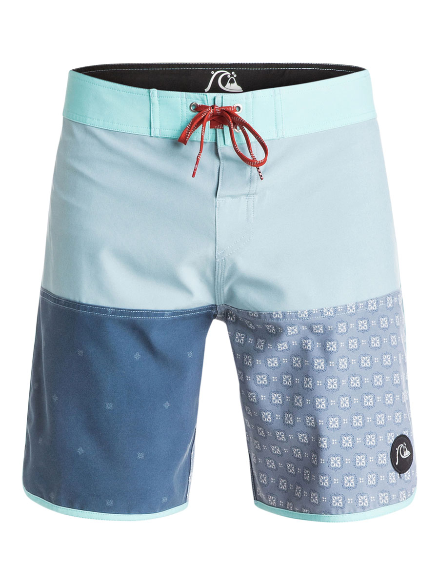 Шорты мужские Quiksilver, цвет: серо-голубой, темно-синий. EQYBS03284-BHJ0. Размер 30 (46)EQYBS03284-BHJ0 Шорты мужские Quiksilver, цвет: серо-голубой, темно-синий. EQYBS03284-BHJ0. Размер 30 (46)EQYBS03284-BHJ0Мужские шорты Quiksilver выполнены из полиэстера с добавлением эластана. Материал создан с использованием технологии Quik Dry. Технология Quik Dry позволяет изделию высыхать за короткое время. Модель по поясу завязывается на эластичный шнурок и имеет гульфик на липучках.В боковых швах обработаны небольшие разрезы. Сзади расположен накладной карман с клапаном на липучке. Шорты оформлены фирменными нашивками.