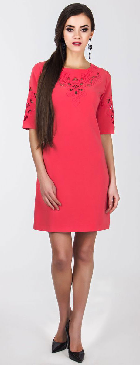 Платье Seam, цвет: коралловый. 5010_303. Размер L (48)5010_303 Платье Seam, цвет: коралловый. 5010_303. Размер L (48)5010_303Очаровательное вечернее платье Seam, выполненное из высококачественного полиэстера с добавлением спандекса, оно отлично сидит по фигуре и подчеркнет ваши достоинства.Платье-миди срукавом 1/2 и круглым воротником выполнено в лаконичном однотонном стиле. Верх и рукава модели оформлены элегантной узорчатой вышивкой с небольшими прорезями.