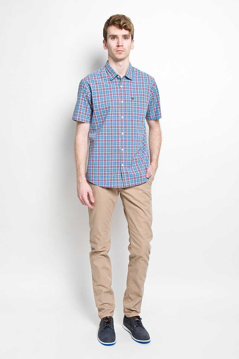 Рубашка мужская Quiksilver, цвет: синий, бордовый. EQYWT03269-BNC1. Размер M (46/48)EQYWT03269-BNC1 Рубашка мужская Quiksilver, цвет: синий, бордовый. EQYWT03269-BNC1. Размер M (46/48)EQYWT03269-BNC1Мужская рубашка Quiksilver, изготовленная из 100% хлопка, необычайно мягкая и приятная на ощупь, она не сковывает движения и позволяет коже дышать, обеспечивая комфорт.Модель с короткими рукавами и отложным воротником застегивается на пластиковые пуговицы по всей длине. На груди предусмотрен накладной карман. Низ изделия имеет округлую форму.Такая рубашка станет идеальным вариантом для повседневного гардероба. Она порадует настоящих ценителей комфорта и практичности!