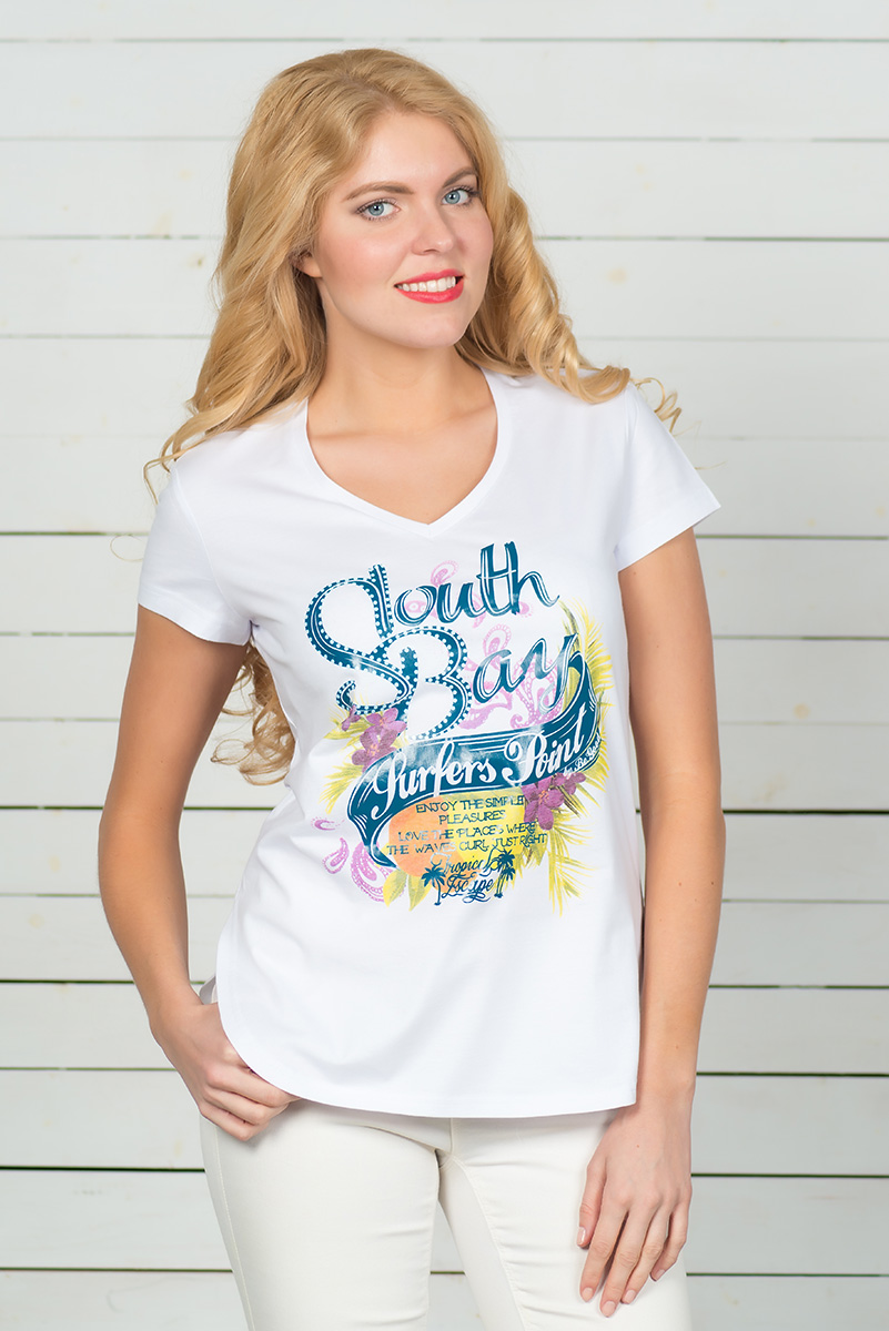 Футболка женская BeGood, цвет: белый. SS16-BGUZ-523. Размер 42SS16-BGUZ-523 Футболка женская BeGood, цвет: белый. SS16-BGUZ-523. Размер 42SS16-BGUZ-523Стильная женская футболка BeGood, выполненная из эластичного хлопка, обладает высокой теплопроводностью, воздухопроницаемостью и гигроскопичностью, позволяет коже дышать. Модель с короткими рукавами и V-образным вырезом горловины - идеальный вариант для создания стильного современного образа. Футболка оформлена ярким принтом с цветами и надписями. По низу модель имеет закругленную форму.