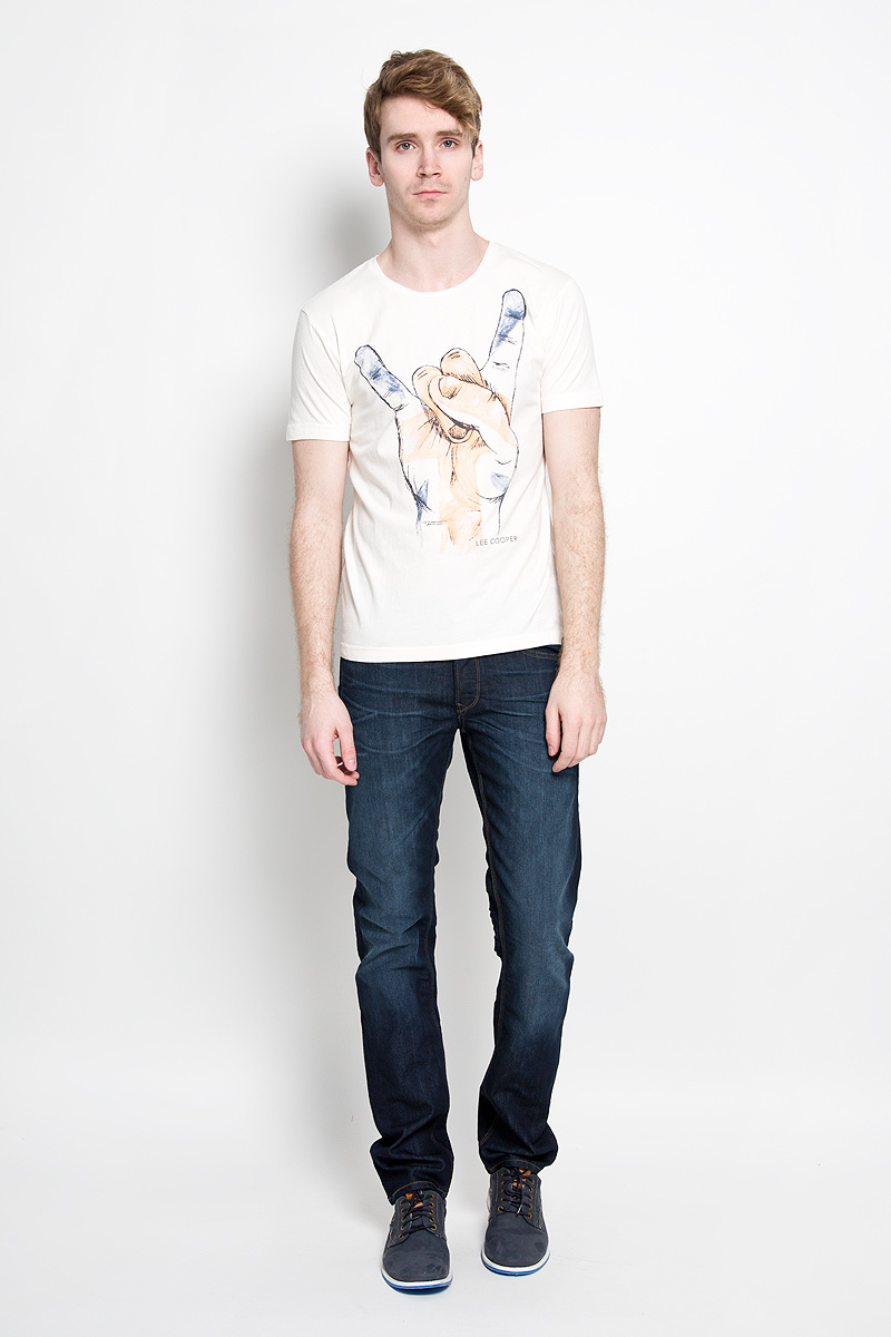 Футболка мужская Lee Cooper, цвет: молочный. M28098-0245. Размер S (44)M28098-0245_GW76 Футболка мужская Lee Cooper, цвет: молочный. M28098-0245. Размер S (44)M28098-0245_GW76Стильная мужская футболка Lee Cooper, выполненная из высококачественного мягкого хлопка, обладает высокой теплопроводностью, воздухопроницаемостью и гигроскопичностью, позволяет коже дышать.Модель с короткими рукавами и круглым вырезом горловины оформлена оригинальным принтом. Эта футболка - идеальный вариант для создания эффектного образа.