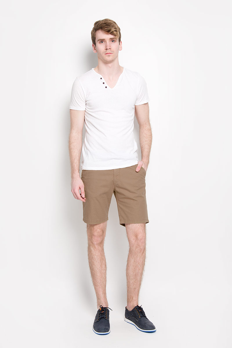 Шорты мужские Tom Tailor Denim, цвет: песочный. 6404016.00.12_8522. Размер 30 (46)6404016.00.12_8522 Шорты мужские Tom Tailor Denim, цвет: песочный. 6404016.00.12_8522. Размер 30 (46)6404016.00.12_8522Стильные мужские шорты Tom Tailor Denim, изготовленные из натурального хлопка, идеально подойдут для активного отдыха и прогулок. Материал приятный на ощупь, не сковывает движения и хорошо пропускает воздух.Шорты на поясе застегиваются на пластиковую пуговицу и имеют ширинку на застежке-молнии, а также шлевки для ремня. Модель дополнена ремнем с металлической пряжкой. Спередирасположены два втачных кармана, сзади - два прорезных на пуговицах.Модные шорты послужат отличным дополнением к вашему гардеробу. В них вы всегда будете чувствовать себя уверенно и комфортно.