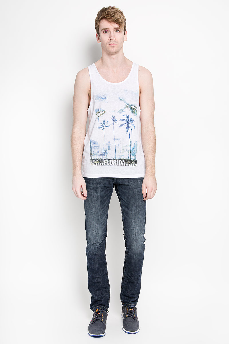 Майка мужская Broadway Singlet Franco, цвет: белый, синий, зеленый. 20100186 00A. Размер XL (52)20100186 00A Майка мужская Broadway Singlet Franco, цвет: белый, синий, зеленый. 20100186 00A. Размер XL (52)20100186 00AСтильная мужская майка Broadway Singlet Franco, выполненная из высококачественного хлопка, обладает высокой теплопроводностью, воздухопроницаемостью и гигроскопичностью, позволяет коже дышать. Модель с круглым вырезом горловины оформлена оригинальным принтом. Спинка модели немного удлинена. По боковым швам снизу имеются небольшие разрезы.Модный дизайн и безукоризненное качество. В такой майке вы будете чувствовать себя уверенно и комфортно.