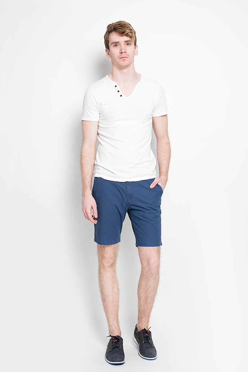 Шорты мужские Tom Tailor Denim, цвет: темно-синий. 6404016.00.12_6748. Размер 31 (46/48)6404016.00.12_6748 Шорты мужские Tom Tailor Denim, цвет: темно-синий. 6404016.00.12_6748. Размер 31 (46/48)6404016.00.12_6748Стильные мужские шорты Tom Tailor Denim, изготовленные из натурального хлопка, идеально подойдут для активного отдыха и прогулок. Материал приятный на ощупь, не сковывает движения и хорошо пропускает воздух.Шорты на поясе застегиваются на пластиковую пуговицу и имеют ширинку на застежке-молнии, а также шлевки для ремня. Модель дополнена ремнем с металлической пряжкой. Спередирасположены два втачных кармана, сзади - два прорезных на пуговицах.Модные шорты послужат отличным дополнением к вашему гардеробу. В них вы всегда будете чувствовать себя уверенно и комфортно.