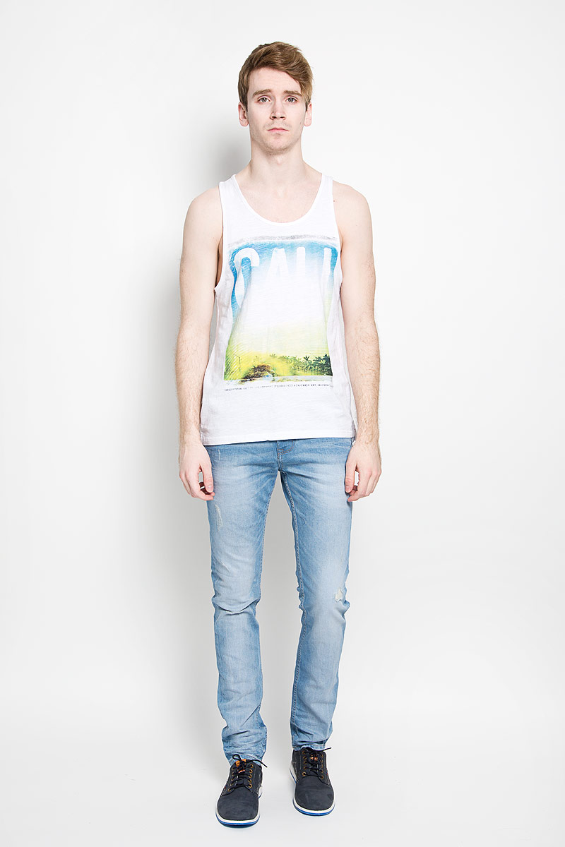 Майка мужская Broadway Singlet Franco, цвет: белый. 20100186 00B. Размер L (50)20100186 00B Майка мужская Broadway Singlet Franco, цвет: белый. 20100186 00B. Размер L (50)20100186 00BСтильная мужская майка Broadway, выполненная из высококачественного хлопка, обладает высокой теплопроводностью, воздухопроницаемостью и гигроскопичностью, позволяет коже дышать. Модель с круглым вырезом горловины оформлена оригинальным принтовым рисунком. Спинка модели немного удлинена. По боковым швам снизу имеются небольшие разрезы.Модный дизайн, безукоризненное качество. В такой майке вы будете чувствовать себя уверенно и комфортно.