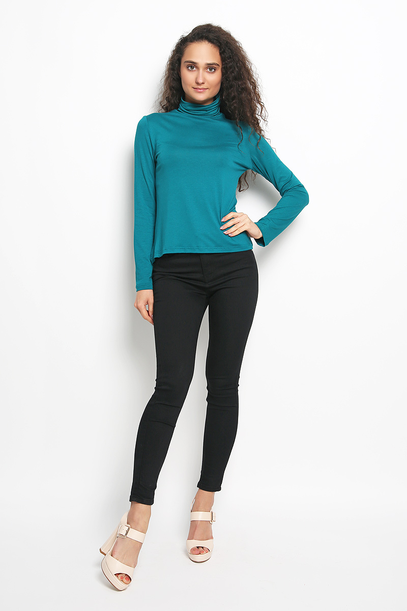 Водолазка женская Rocawear, цвет: темно-бирюзовый. R041524. Размер XS (42)R041524 Водолазка женская Rocawear, цвет: темно-бирюзовый. R041524. Размер XS (42)R041524Женская водолазка Rocawear выполнена из мягкой эластичной вискозы. Материал изделия тактильно приятный, не сковывает движения и хорошо вентилируется. Водолазка с воротником-гольф и длинными рукавами имеет слегка приталенный силуэт.Модель идеально подойдет для повседневной носки и обеспечит комфорт и удобство в течение всего дня.