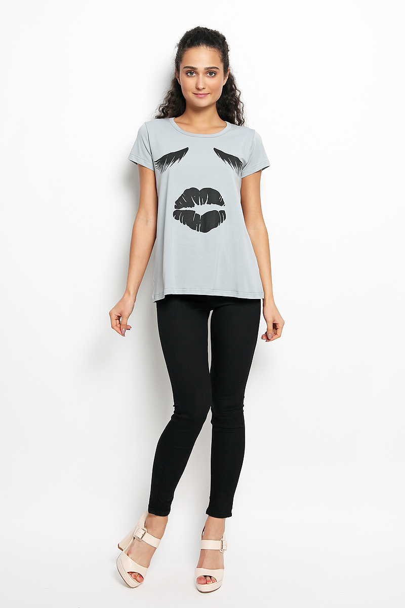 Футболка женская Rocawear, цвет: серый. R011635. Размер M (46)R011635 Футболка женская Rocawear, цвет: серый. R011635. Размер M (46)R011635Женская футболка Rocawear, выполненная из эластичного хлопка, поможет создать отличный современный образ. Материал очень мягкий и приятный на ощупь, не сковывает движения и хорошо вентилируется. Футболка с круглым вырезом горловины и короткими рукавами имеет свободный крой. Вырез горловины дополнен мягкой бейкой. Оформлена модель оригинальным принтом.Стильный дизайн и высокое качество исполнения принесут удовольствие от покупки и подарят отличное настроение!