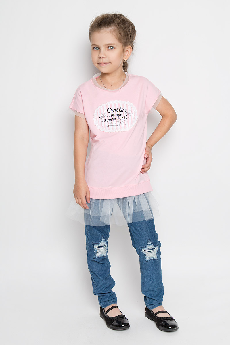 Туника для девочки Silver Spoon Casual, цвет: розовый. SCFSG-618-25107-411 мод.F6-001. Размер 98SCFSG-618-25107-411 мод.F6-001 Туника для девочки Silver Spoon Casual, цвет: розовый. SCFSG-618-25107-411 мод.F6-001. Размер 98SCFSG-618-25107-411 мод.F6-001Оригинальная туника для девочки Silver Spoon Casual идеально подойдет маленькой моднице. Изготовленная из эластичного хлопка, она очень мягкая и приятная на ощупь, не сковывает движения ребенка и позволяет коже дышать, обеспечивая комфорт. Туника с короткими рукавами и круглым вырезом горловины украшена спереди аппликацией с принтовыми надписями. Вырез горловины и края рукавов оформлены вставками из микросетки. Низ модели дополнен трикотажной резинкой и двойной воздушной оборкой. По бокам предусмотрены небольшие разрезы. Туника декорирована стразами.Стильный дизайн и расцветка делают эту тунику модным предметом детской одежды. В ней маленькая принцесса всегда будет в центре внимания!