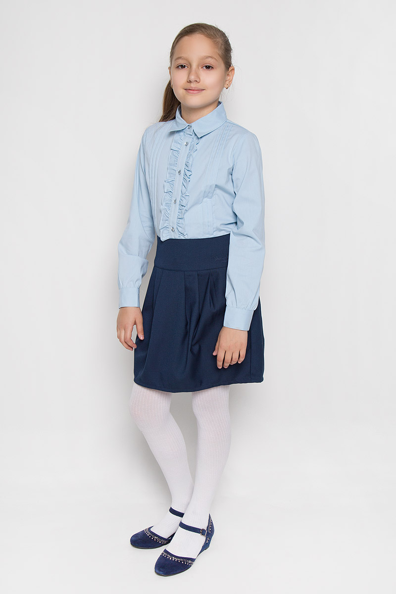 Блузка для девочки Scool, цвет: голубой. 364036. Размер 122, 7 лет364036 Блузка для девочки Scool, цвет: голубой. 364036. Размер 122, 7 лет364036Элегантная блузка для девочки Scool выполнена из эластичного хлопка с добавлением полиэстера. Прекрасный состав ткани делает блузку мягкой и тактильно приятной, а также обеспечивает отличную посадку изделия на фигуре. Блузка с отложным воротником и длинными рукавами застегивается на пуговицы по всей длине. На рукавах предусмотрены широкие манжеты с застежками-пуговицами. Планку украшают рюши с двух сторон.Школьная блузка играет важную роль в образе ученицы, она отлично сочетается с юбками и брюками.