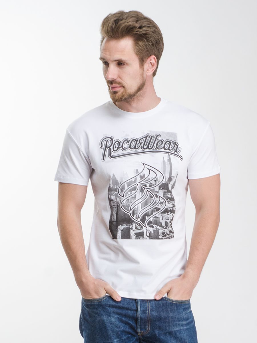 Футболка мужская Rocawear, цвет: белый. R0216Т15. Размер S (46)R0216Т15 Футболка мужская Rocawear, цвет: белый. R0216Т15. Размер S (46)R0216Т15Мужская футболка Rocawear свободного кроя с круглым вырезом горловины и короткими рукавами изготовлена из эластичного хлопка. Спереди модель декорирована контрастным принтом, в виде панорамы города и надписи Rocawear , который выгодно подчеркнет яркость и оригинальность вашего образа.