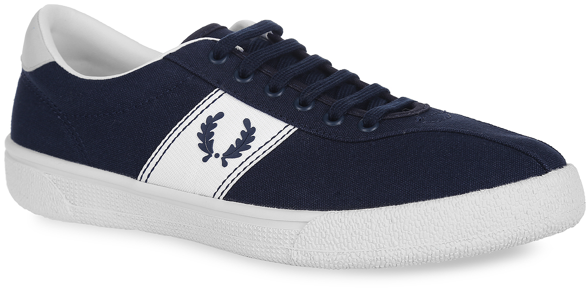 Кеды мужские Fred Perry Sports Authentic B1 Tennis Shoe Canvas, цвет: темно-синий. B102-608. Размер 8 (41)B102-608 Кеды мужские Fred Perry Sports Authentic B1 Tennis Shoe Canvas, цвет: темно-синий. B102-608. Размер 8 (41)B102-608Стильные мужские кеды Sports Authentic B1 Tennis Shoe Canvas от Fred Perry покорят вас с первого взгляда! Модель выполнена из канваса. Боковые стороны оформлены нашивками с логотипом бренда, язычок - названием бренда. Шнуровка обеспечивает надежную фиксацию обуви на ноге. Стелька из EVA с текстильной поверхностью комфортна при движении. Подкладка из текстиля и искусственной кожи не натирает. Прочная резиновая подошва с рельефным рисунком обеспечивает сцепление с любой поверхностью. Такие кеды займут достойное место в вашем гардеробе.