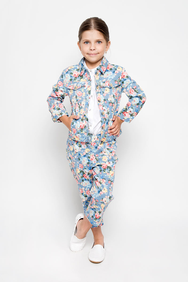 Жакет для девочки Finn Flare Kids, цвет: серо-голубой, мультиколор. KS16-71001B. Размер 110, 4-5 летKS16-71001J/KS16-71001B Жакет для девочки Finn Flare Kids, цвет: серо-голубой, мультиколор. KS16-71001B. Размер 110, 4-5 летKS16-71001J/KS16-71001BОригинальный жакет для девочки Finn Flare Kids идеально подойдет для вашей модницы. Изготовленный из хлопка с добавлением эластана, он необычайно мягкий и приятный на ощупь, не сковывает движения и позволяет коже дышать, не раздражает даже самую нежную и чувствительную кожу ребенка, обеспечивая ему наибольший комфорт.Модель с длинными рукавами и отложным воротником застегивается на пуговицы по всей длине. Низ рукавов дополнен узкими манжетами на пуговицах. Спереди расположено два накладных, нагрудных кармана с клапанами на пуговицах и два прорезных кармана. Модель оформлена красочным цветочным принтом.Оригинальный современный дизайн и модная расцветка делают этот жакет модным и стильным предметом детского гардероба. В нем ваш ребенок будет чувствовать себя уютно и комфортно, и всегда будет в центре внимания!