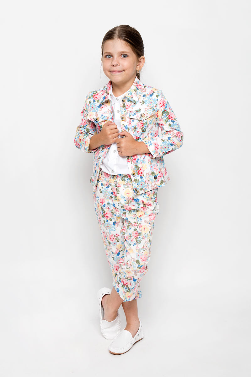 Жакет для девочки Finn Flare Kids, цвет: белый, мультиколор. KS16-71001B. Размер 110, 4-5 летKS16-71001J/KS16-71001B Жакет для девочки Finn Flare Kids, цвет: белый, мультиколор. KS16-71001B. Размер 110, 4-5 летKS16-71001J/KS16-71001BОригинальный жакет для девочки Finn Flare Kids идеально подойдет для вашей модницы. Изготовленный из хлопка с добавлением эластана, он необычайно мягкий и приятный на ощупь, не сковывает движения и позволяет коже дышать, не раздражает даже самую нежную и чувствительную кожу ребенка, обеспечивая ему наибольший комфорт.Модель с длинными рукавами и отложным воротником застегивается на пуговицы по всей длине. Низ рукавов дополнен узкими манжетами на пуговицах. Спереди расположено два накладных, нагрудных кармана с клапанами на пуговицах и два прорезных кармана. Модель оформлена красочным цветочным принтом.Оригинальный современный дизайн и модная расцветка делают этот жакет модным и стильным предметом детского гардероба. В нем ваш ребенок будет чувствовать себя уютно и комфортно, и всегда будет в центре внимания!