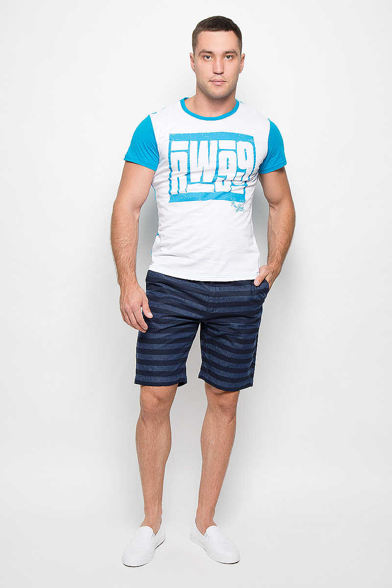 Футболка мужская Rocawear, цвет: белый, голубой. R0216Т11. Размер M (48)R0216Т11 Футболка мужская Rocawear, цвет: белый, голубой. R0216Т11. Размер M (48)R0216Т11Стильная мужская футболка Rocawear, выполненная из натурального хлопка, обладает высокой теплопроводностью, воздухопроницаемостью и гигроскопичностью. Она необычайно мягкая и приятная на ощупь, не сковывает движения и превосходно пропускает воздух. Такая футболка идеально подойдет как для занятий спортом, так и для повседневной носки.Модель с короткими рукавами и круглым вырезом горловины - отличный вариант для создания модного современного образа. Рукава и спинка изделия выполнены в контрастном цвете. Футболка оформлена крупным контрастным принтом с надписью RW99. Эта модель подарит вам комфорт в течение всего дня и послужит замечательным дополнением к вашему гардеробу.