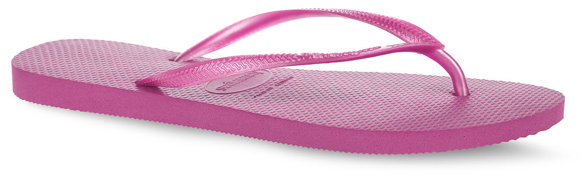 Сланцы женские Havaianas Slim, цвет: розовый. 4000030-0703. Размер 39/40 (40/41)4000030-0703 Сланцы женские Havaianas Slim, цвет: розовый. 4000030-0703. Размер 39/40 (40/41)4000030-0703Модные сланцы Slim от Havaianas придутся вам по душе. Верх модели, выполненный из резины, оформлен рельефным орнаментом и названием бренда. Ремешки с перемычкой гарантируют надежную фиксацию модели на ноге. Подошва выполнена из материала ЭВА. Рифление на верхней поверхности подошвы предотвращает выскальзывание ноги. Рельефное основание подошвы обеспечивает уверенное сцепление с любой поверхностью. Удобные сланцы прекрасно подойдут для похода в бассейн или на пляж.