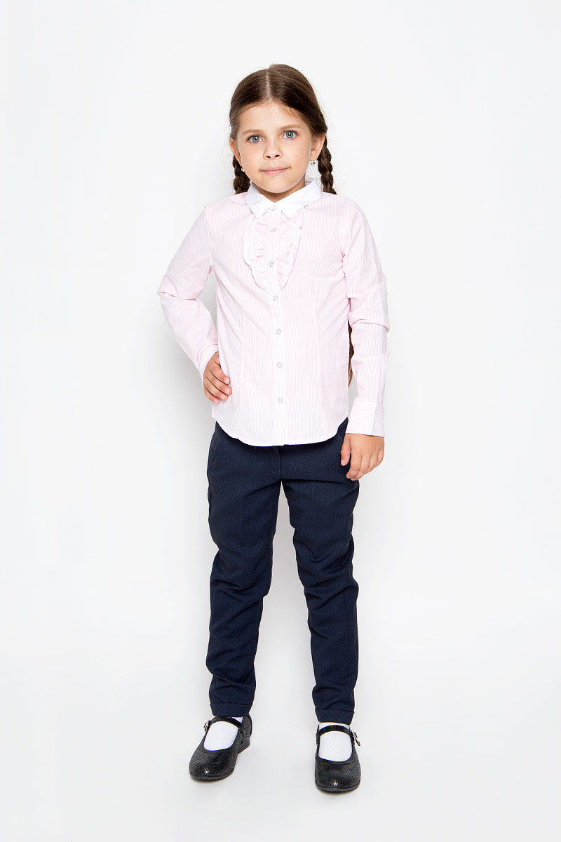 Блузка для девочки Sela, цвет: розовый. B-612/005-6311. Размер 140, 10 летB-612/005-6311 Блузка для девочки Sela, цвет: розовый. B-612/005-6311. Размер 140, 10 летB-612/005-6311Стильная приталенная блузка для девочки Sela идеально подойдет вашей дочурке. Изготовленная из натурального хлопка, она мягкая и приятная на ощупь, не сковывает движения и позволяет коже дышать, обеспечивая наибольший комфорт. Блузка с длинными рукавами и отложным воротничком застегивается на пластиковые пуговицы по всей длине. Рукава дополнены манжетами на пуговицах. Модель украшена оборками на груди и оформлена принтом в узкую полоску.Современный дизайн и расцветка делают эту блузку стильным предметом детского гардероба. Модель можно носить как с джинсами, так и с классическими брюками.