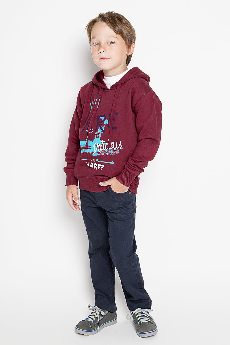 Толстовка для мальчика Karff, цвет: бордовый. 46029-03. Размер 146, 11-13 лет46029-03 Толстовка для мальчика Karff, цвет: бордовый. 46029-03. Размер 146, 11-13 лет46029-03Стильная и теплая толстовка для мальчика Karff идеально подойдет вашему малышу в прохладные дни. Изготовленная из натурального хлопка, толстовка необычайно мягкая и приятная на ощупь, не сковывает движения и позволяет коже дышать, не раздражает даже самую нежную и чувствительную кожу ребенка, обеспечивая наибольший комфорт. Внешняя сторона изделия гладкая, а внутренняя имеет начес.Толстовка с длинными рукавами имеет капюшон, объем которого регулируется при помощи шнурка-кулиски. Рукава дополнены широкими трикотажными манжетами, которые мягко обхватывают запястья. Низ толстовки также дополнен широкой трикотажной резинкой. Толстовка оформлена принтом с изображением силуэта острова и надписью You Are Delicious. Толстовка дополнена втачными карманами по бокам.Оригинальный современный дизайн и актуальная расцветка делают эту толстовку модным и стильным предметом детского гардероба. В ней ваш маленький модник всегда будет в центре внимания!