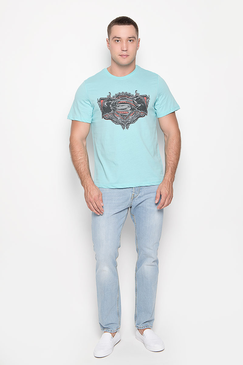 Футболка мужская RHS Batman vs Superman, цвет: ментоловый. 42943. Размер XXL (54)42943 Футболка мужская RHS Batman vs Superman, цвет: ментоловый. 42943. Размер XXL (54)42943Оригинальная мужская футболка RHS Batman vs Superman, выполненная из высококачественного хлопка, обладает высокой теплопроводностью, воздухопроницаемостью и гигроскопичностью, позволяет коже дышать. Модель с короткими рукавами и круглым вырезом горловины, оформлена принтом спереди на тему легендарного комикса Batman. Горловина дополнена эластичной трикотажной резинкой.Идеальный вариант для тех, кто ценит комфорт и качество.