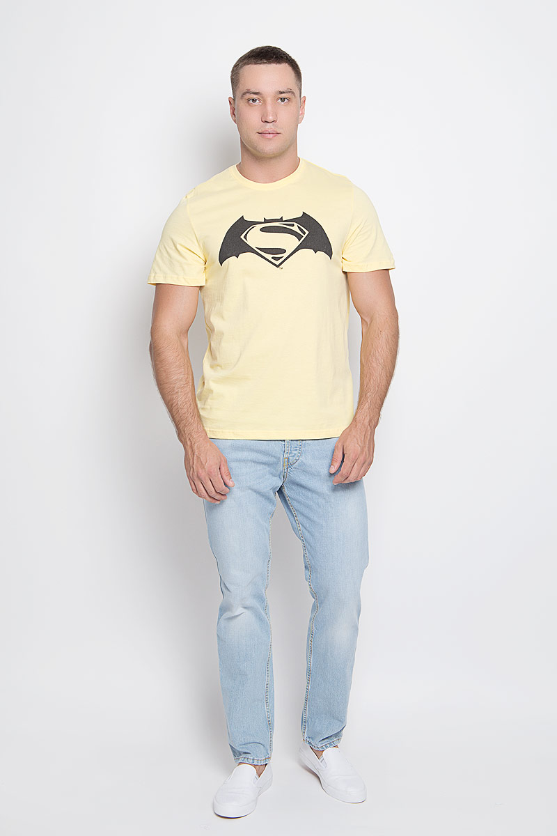 Футболка мужская RHS Superman, цвет: желтый. 42912. Размер S (46)42912 Футболка мужская RHS Superman, цвет: желтый. 42912. Размер S (46)42912Оригинальная мужская футболка RHS Superman, выполненная из высококачественного хлопка, обладает высокой теплопроводностью, воздухопроницаемостью и гигроскопичностью, позволяет коже дышать. Модель с короткими рукавами и круглым вырезом горловины, оформлена принтом спереди на тематику Batman. Горловина дополнена эластичной трикотажной резинкой.Идеальный вариант для тех, кто ценит комфорт и качество.