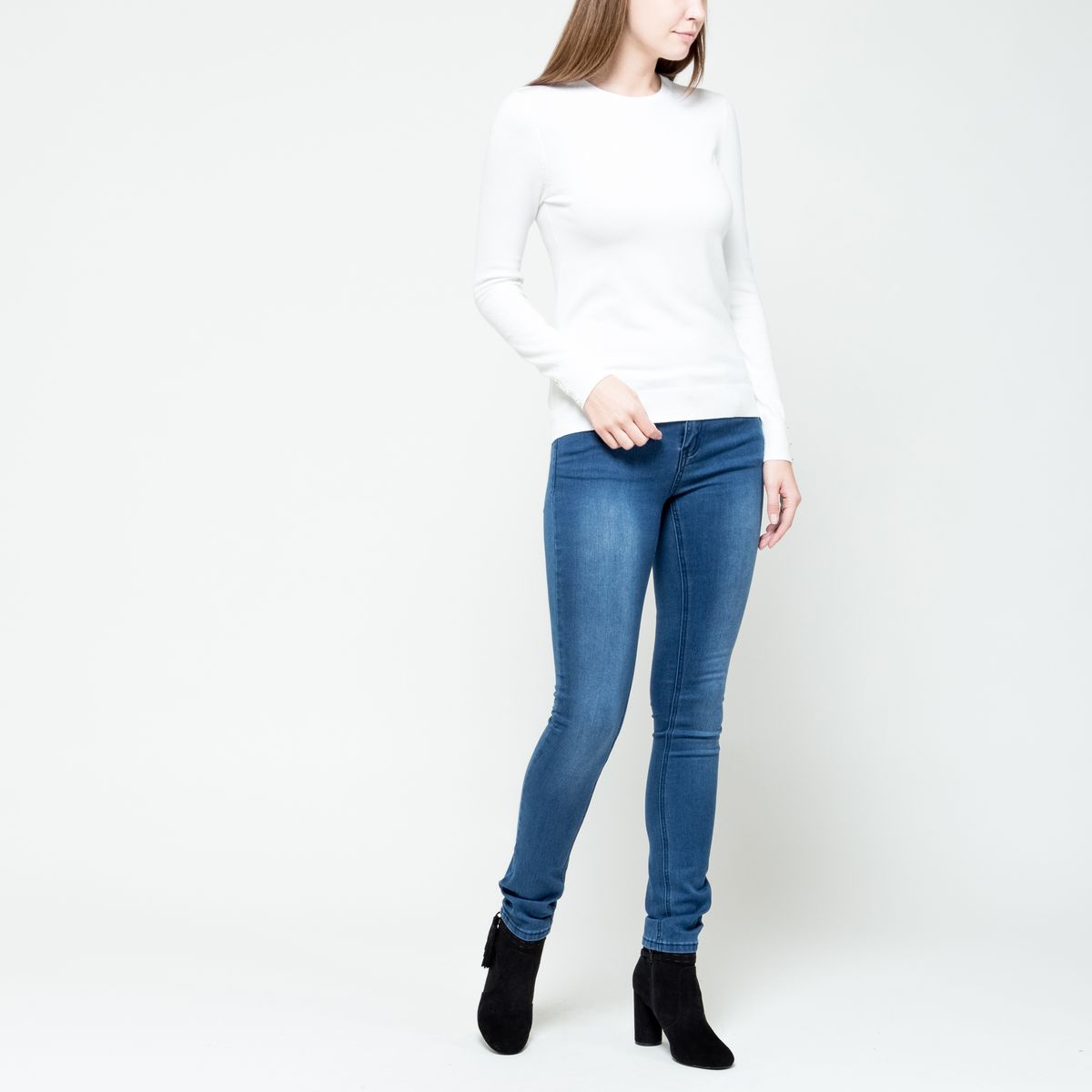 Джемпер женский Sela Perfect Fit, цвет: молочный. JR-114/1179-6322. Размер S (44)JR-114/1179-6322 Джемпер женский Sela Perfect Fit, цвет: молочный. JR-114/1179-6322. Размер S (44)JR-114/1179-6322Стильный женский джемпер выполнен из вискозы и нейлона. Модель с круглым вырезом горловины и длинными рукавами. Манжеты рукавов декорированы металлическими пуговицами. Спинка немного удлинена.