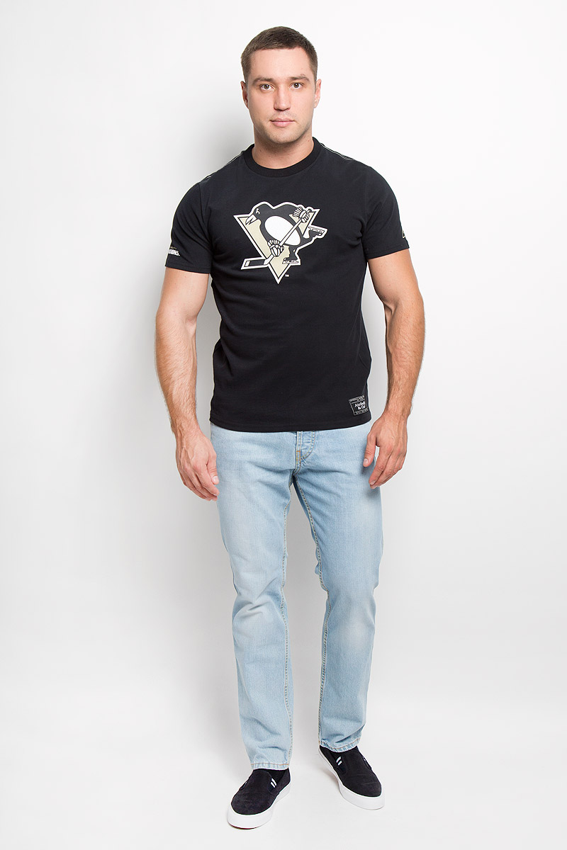 Футболка мужская NHL Pittsburgh Penguins, цвет: черный. 29250. Размер XS (44)29250 Футболка мужская NHL Pittsburgh Penguins, цвет: черный. 29250. Размер XS (44)29250Мужская футболка NHL Pittsburgh Penguins, выполненная из натурального хлопка, порадует любого поклонниказнаменитого хоккейного клуба. Материал очень мягкий и приятный на ощупь, не сковывает движения ипозволяет коже дышать. Футболка с короткими рукавами имеет круглый вырез горловины, дополненный трикотажной резинкой.Изделие оформлено термоаппликацией в виде логотипа хоккейного клуба Pittsburgh Penguins с эффектом потрескавшейся краски, а также украшенонебольшой текстильной нашивкой.Такая модель отлично подойдет для повседневной носки и подарит вам комфорт в течение всего дня!УВАЖАЕМЫЕ КЛИЕНТЫ! Обращаем ваше внимание на возможные незначительные изменения в дизайне нашивки.