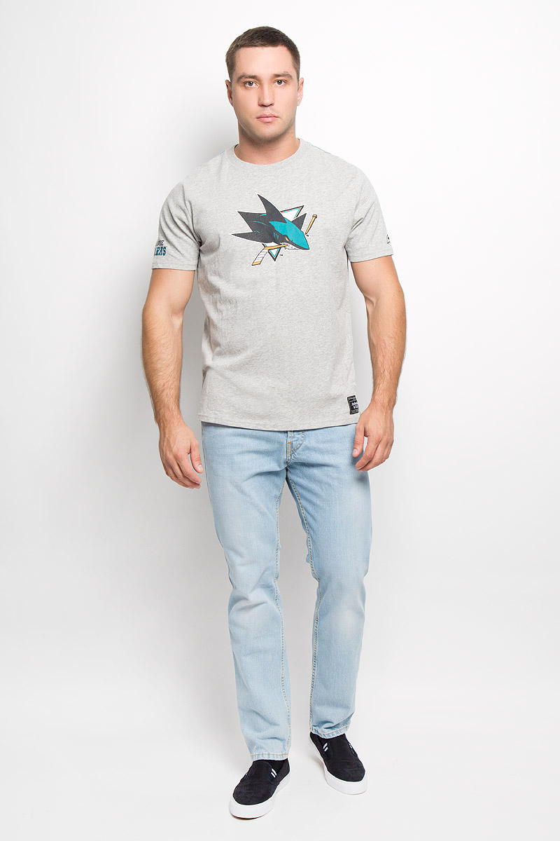 Футболка мужская NHL San Jose Sharks, цвет: серый меланж. 29940. Размер L (50)29940 Футболка мужская NHL San Jose Sharks, цвет: серый меланж. 29940. Размер L (50)29940Мужская футболка NHL San Jose Sharks, выполненная из натурального хлопка, порадует любого поклонниказнаменитого хоккейного клуба. Материал очень мягкий и приятный на ощупь, не сковывает движения ипозволяет коже дышать. Футболка с короткими рукавами имеет круглый вырез горловины, дополненный трикотажной резинкой.Изделие оформлено термоаппликацией в виде логотипа хоккейного клуба San Jose Sharks с эффектом потрескавшейся краски, а также украшенонебольшой текстильной нашивкой.Такая модель отлично подойдет для повседневной носки и подарит вам комфорт в течение всего дня!