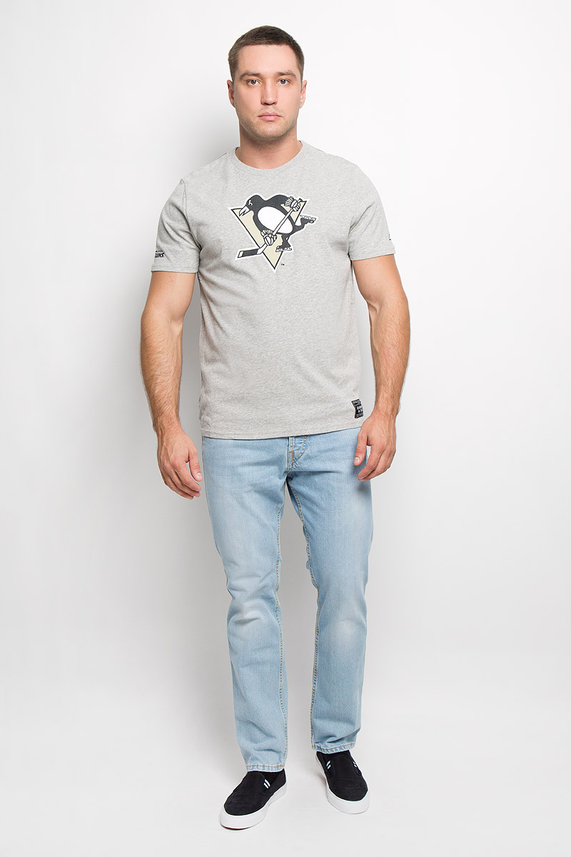 Футболка мужская NHL Pittsburgh Penguins, цвет: серый меланж. 29950. Размер XL (52)29950 Футболка мужская NHL Pittsburgh Penguins, цвет: серый меланж. 29950. Размер XL (52)29950Мужская футболка NHL Pittsburgh Penguins, выполненная из натурального хлопка, порадует любого поклонниказнаменитого хоккейного клуба. Материал очень мягкий и приятный на ощупь, не сковывает движения ипозволяет коже дышать. Футболка с короткими рукавами имеет круглый вырез горловины, дополненный трикотажной резинкой.Изделие оформлено термоаппликацией в виде логотипа хоккейного клуба Pittsburgh Penguins с эффектом потрескавшейся краски, а также украшенонебольшой текстильной нашивкой.Такая модель отлично подойдет для повседневной носки и подарит вам комфорт в течение всего дня!УВАЖАЕМЫЕ КЛИЕНТЫ! Обращаем ваше внимание на возможные незначительные изменения в дизайне нашивки.