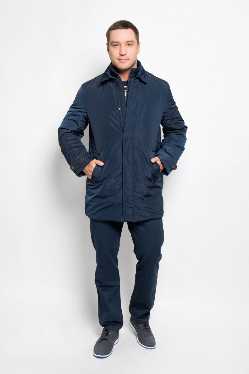 Куртка мужская Baon, цвет: темно-синий. B536526. Размер M (48)B536526_Deep Navy Куртка мужская Baon, цвет: темно-синий. B536526. Размер M (48)B536526_Deep NavyМужская куртка Baon придаст образу безупречный стиль. Изделие выполнено из полиэстера. В качестве утеплителя используется синтепон. Удлиненная куртка прямого кроя с отложным воротником застегивается на металлические кнопки и крючок. Спереди расположены два прорезных кармана с застежками-кнопками, внутри - потайной карман на молнии. Сзади на куртке предусмотрен разрез с застежкой-кнопкой. Рукава украшены декоративными хлястиками на кнопках, а также небольшой пластиной с название бренда. Куртка дополнена внутри съемным жилетом, выполненным из полиэстера с тонкой прослойкой синтепона (100% полиэстер). Жилет пристегивается к куртке с помощью текстильных хлястиков и застежек-кнопок. Модель с воротником-стойкой застегивается на пластиковую молнию. Спереди расположены два прорезных кармана на застежка-кнопках.Жилет предназначен для дополнительного тепла, а также его можно использовать как отдельный предмет одежды. Практичная и теплая куртка послужит отличным дополнением к вашему гардеробу!