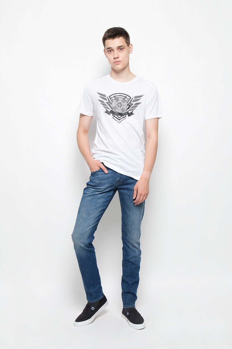 Джинсы мужские Mexx, цвет: синий. MX3026722_MN_DNM_007. Размер 31-34 (48-34)MX3026722_MN_DNM_007 Джинсы мужские Mexx, цвет: синий. MX3026722_MN_DNM_007. Размер 31-34 (48-34)MX3026722_MN_DNM_007Мужские джинсы Mexx станут замечательным дополнением к вашему гардеробу. Изделие выполнено из эластичного хлопка с добавлением полиэстера. Ткань мягкая и тактильно приятная, не стесняет движений, хорошо пропускает воздух.Джинсы-скинни застегиваются на пуговицу и имеют ширинку на застежке-молнии. На поясе предусмотрены шлевки для ремня. Спереди джинсы дополнены двумя втачными карманами и одним накладным, сзади - двумя накладными карманами. Оформлено изделие эффектом потертости и перманентными складками.Высокое качество кроя и пошива, актуальный дизайн и расцветка придают изделию неповторимый стиль и индивидуальность.