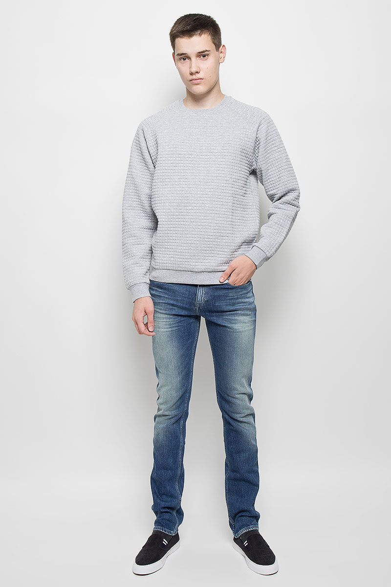 Свитшот мужской Sela Casual, цвет: серый меланж. St-213/823-6322. Размер XL (52)St-213/823-6322 Свитшот мужской Sela Casual, цвет: серый меланж. St-213/823-6322. Размер XL (52)St-213/823-6322Мужской свитшот Sela Casual, выполненный из полиэстера, хлопка и эластана, идеально подойдет для повседневной носки. Свитшот мягкий и очень приятный на ощупь, не сковывает движения и хорошо пропускает воздух, обеспечивая комфорт при носке.Свитшот с круглым вырезом горловины и длинными рукавами-реглан имеет фактурную поверхность. Низ изделия и вырез горловины дополнены трикотажной резинкой. На рукавах предусмотрены широкие манжеты. Современный дизайн и отличное качество делают этот свитшот стильным и практичным предметом мужской одежды. Такая модель подарит вам комфорт в течение всего дня!