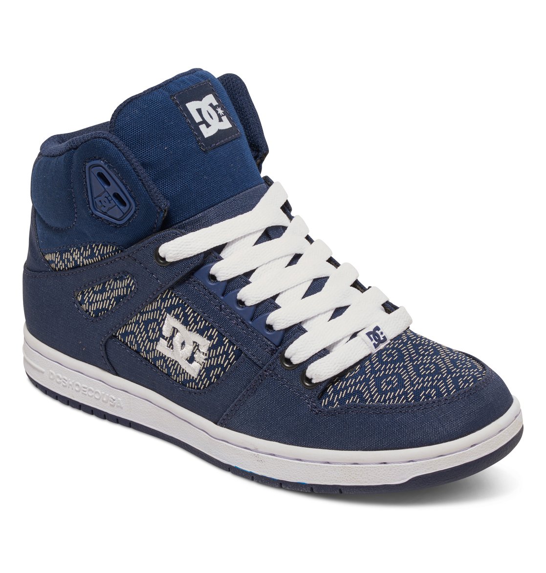 Кеды женские DC Shoes Rebound High TX, цвет: темно-синий. ADJS100065-NA4. Размер 7B (38)ADJS100065-NA4 Кеды женские DC Shoes Rebound High TX, цвет: темно-синий. ADJS100065-NA4. Размер 7B (38)ADJS100065-NA4Классические высокие женские кеды Rebound High Tx от DC Shoes обеспечивают максимальный комфорт и поддержку благодаря вспененному манжету и язычку, а также конструкции ботинка Cupsole. Пластиковые верхние люверсы для дополнительной шнуровки и плоские шнурки надежно фиксируют модель на ноге. Сетчатая дышащая подкладка обеспечивает комфорт во время движения. Гибкая резиновая подошва дополнена фирменным цепким протектор Pill Pattern.Модель оформлена нашивкой с фирменным логотипом на язычке, а также вышитым сбоку фирменным логотипом бренда.Выигрышное сочетание премиум текстиля обеспечит не только долговечность и надежность конструкции, но и отличный внешний вид, добавляющий стиля городскому луку.