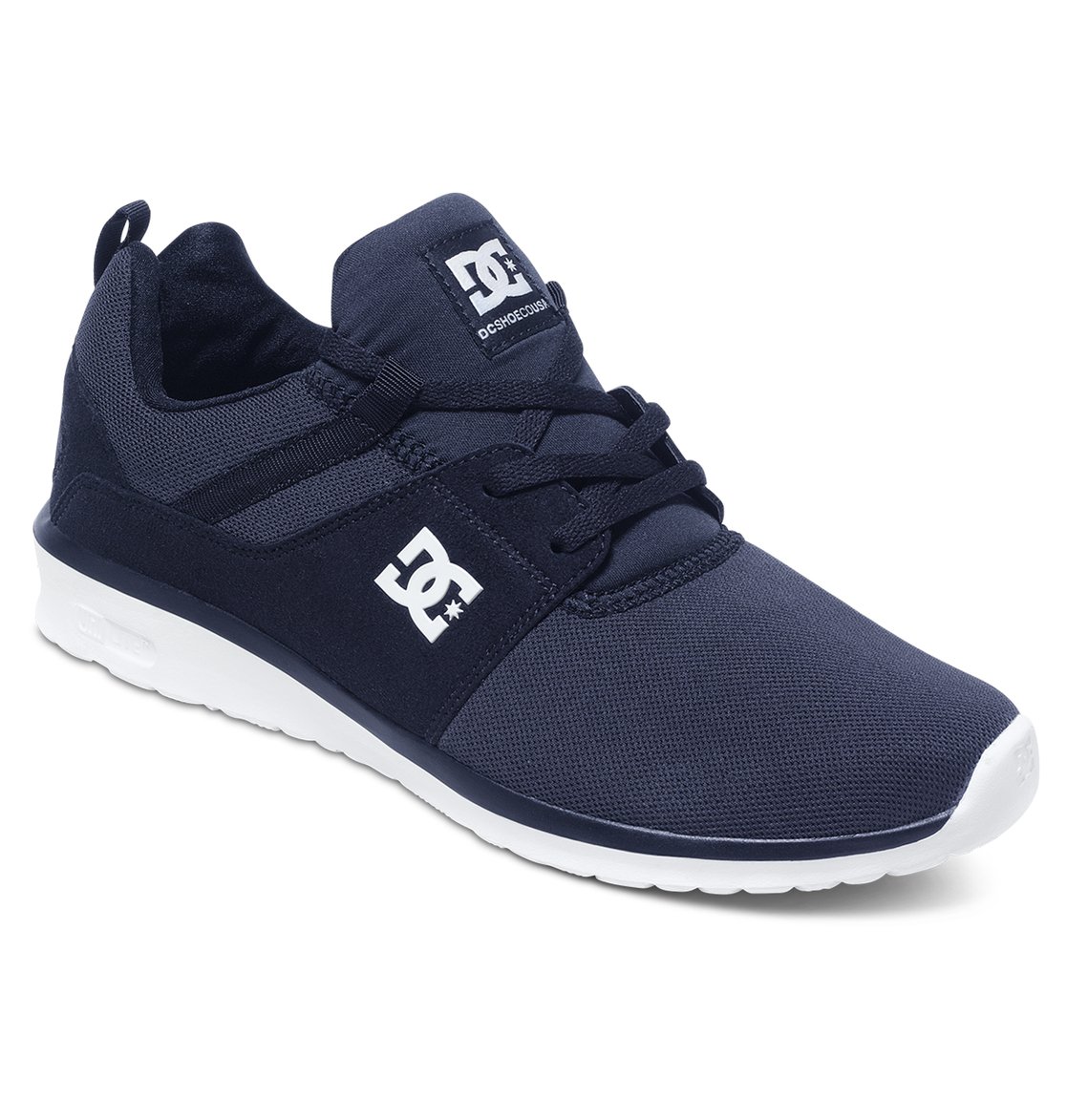 Кроссовки мужские DC Shoes Heathrow M, цвет: темно-синий. ADYS700071-NVY. Размер 10,5D (44)ADYS700071-NVY Кроссовки мужские DC Shoes Heathrow M, цвет: темно-синий. ADYS700071-NVY. Размер 10,5D (44)ADYS700071-NVYПрактичные и стильные низкопрофильные кроссовки Heathrow M от DC Shoes с крайне комфортной посадкой Cupsole и легкой подошвой станут вам надежным другом и во время катания на скейте, и в повседневной жизни. Модель изготовлена из высококачественного текстиля со вставками из натуральной замши. Благодаря стельке Ortholite, которая обеспечивает хорошую амортизацию и поддержку стопы, ноги устают гораздо меньше, и вы сможете наслаждаться прогулками максимально долго. Подошва Imeva UniLite с цепким протектором с треугольным рисунком обеспечивает больший комфорт.Кроссовки оформлены фирменным логотипом DC сбоку и на язычке.