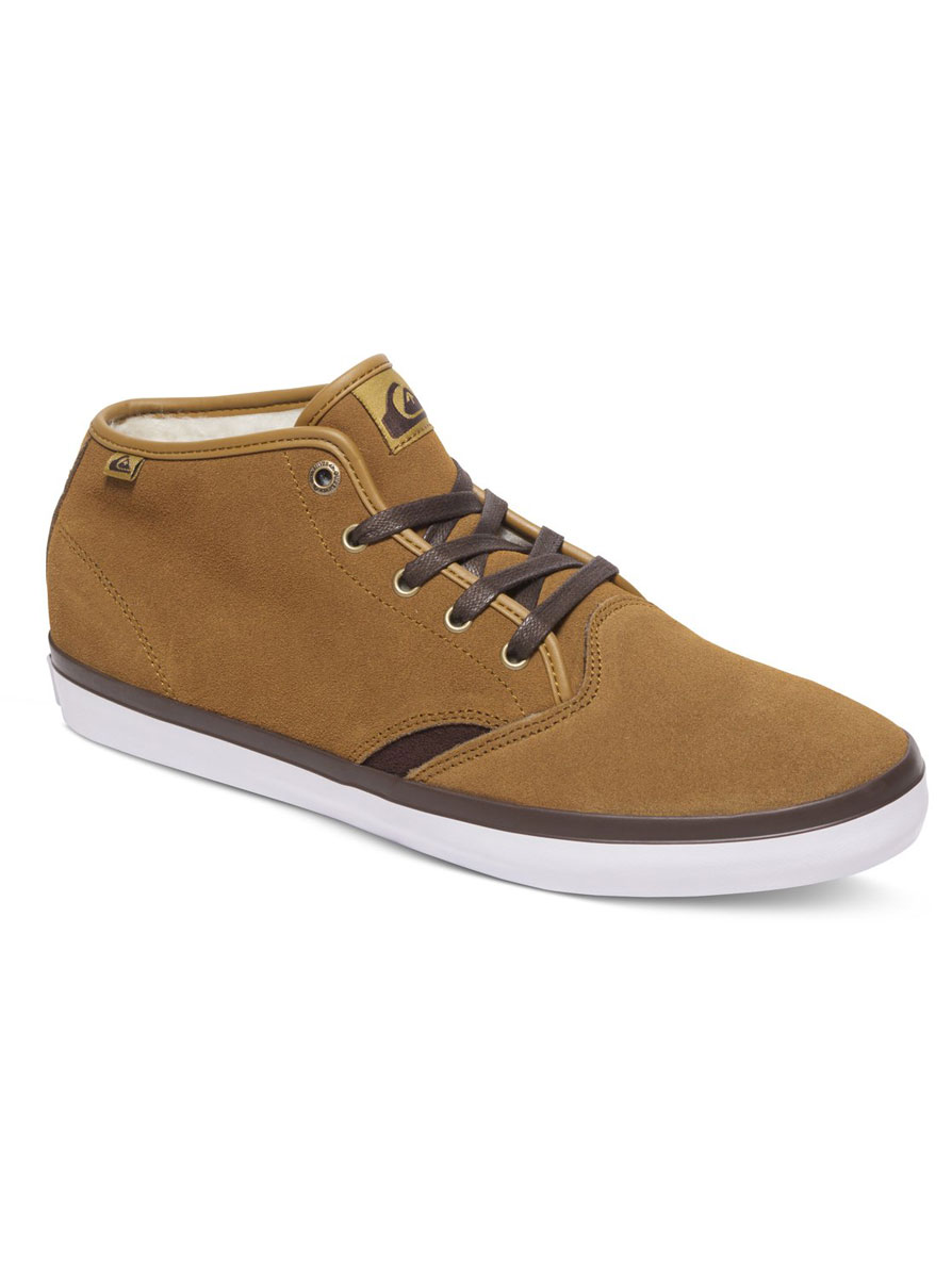 Кеды мужские Quiksilver Shorebreak Suede Mid, цвет: коричневый. AQYS300030-XCCW. Размер 9 (42)AQYS300030-XCCW Кеды мужские Quiksilver Shorebreak Suede Mid, цвет: коричневый. AQYS300030-XCCW. Размер 9 (42)AQYS300030-XCCWМужские кеды средней высоты Shorebreak Suede Mid от Quiksilver выполнены из натуральной замши. Верхние люверсы выполнены в стиле бордшортов Quiksilver. Хлопчатобумажные шнурки с синтетическим покрытием надежно зафиксируют модель на ноге. Многослойная стелька с функцией поддержки подъема стопы обеспечивает комфорт при движении. Фирменная подошва с рисунком протектора в елочку и логотипом бренда обеспечивает надежное сцепление с любой поверхностью.