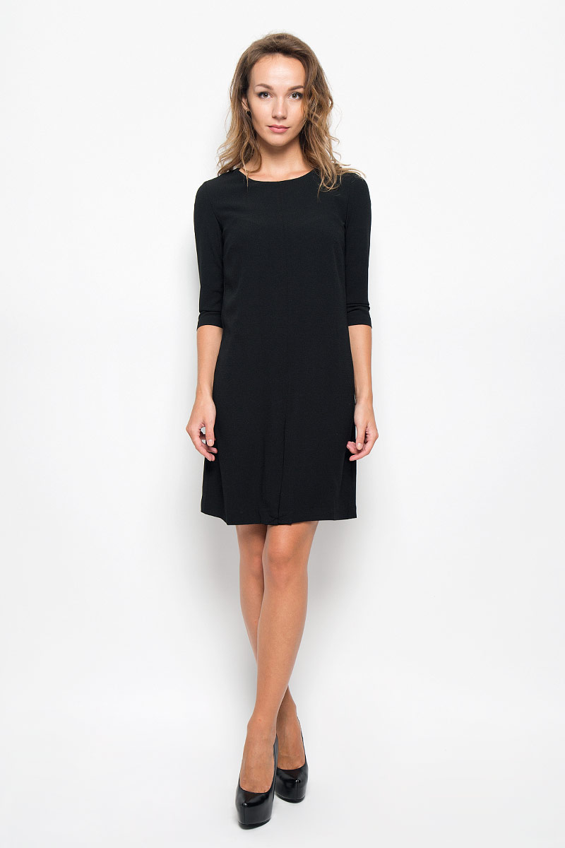 Платье Sela Casual, цвет: черный. D-117/1053-6342. Размер 48D-117/1053-6342 Платье Sela Casual, цвет: черный. D-117/1053-6342. Размер 48D-117/1053-6342Элегантное платье Sela Casual выполнено из высококачественного эластичного полиэстера с подкладкой из 100% полиэстера. Такое платье обеспечит вам комфорт и удобство при носке и непременно вызовет восхищение у окружающих.Модель средней длины с рукавами 3/4 и круглым вырезом горловины выгодно подчеркнет все достоинства вашей фигуры. Изделие застегивается на застежку-молнию на спинке. Изысканное платье создаст обворожительный и неповторимый образ.Это модное и комфортное платье станет превосходным дополнением к вашему гардеробу, оно подарит вам удобство и поможет подчеркнуть ваш вкус и неповторимый стиль.