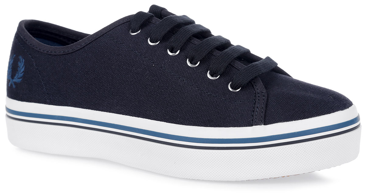 Кеды женские Fred Perry Phoenix Flatform Canvas, цвет: темно-синий. B9197W-608. Размер 7 (40)B9197W-608 Кеды женские Fred Perry Phoenix Flatform Canvas, цвет: темно-синий. B9197W-608. Размер 7 (40)B9197W-608Кеды на высокой подошве Phoenix Flatform Canvas от Fred Perry выполнены из канваса. Боковая сторона оформлена вышивкой с логотипом бренда. Язычок дополнен декоративной вышивкой в виде двух полосок. На ноге модель фиксируется с помощью классической шнуровки. Внутренняя поверхность и стелька выполнены из текстиля. Подошва дополнена рифлением.