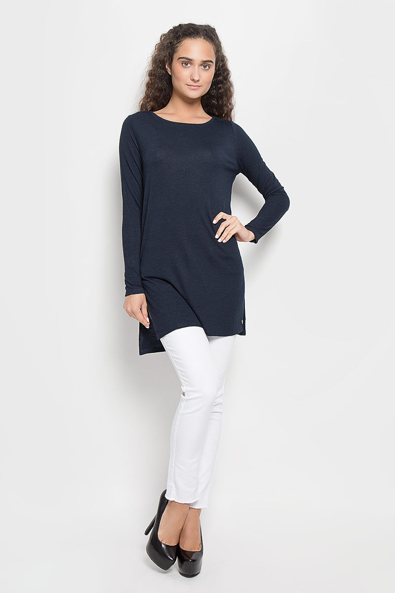 Лонгслив женский Tom Tailor Denim, цвет: темно-синий. 1035538.00.71_6901. Размер XS (42)1035538.00.71_6901 Лонгслив женский Tom Tailor Denim, цвет: темно-синий. 1035538.00.71_6901. Размер XS (42)1035538.00.71_6901Женский лонгслив Tom Tailor Denim прекрасно подойдет для повседневного использования. Он выполнен из высококачественного материала, мягкого и приятного на ощупь, не раздражает кожу и хорошо вентилируется.Удлиненный лонгслив с круглой горловиной и длинными рукавами. По бокам имеются разрезы.Такая модель будет дарить вам комфорт в течение всего дня и станет идеальным вариантом для создания стильного образа.
