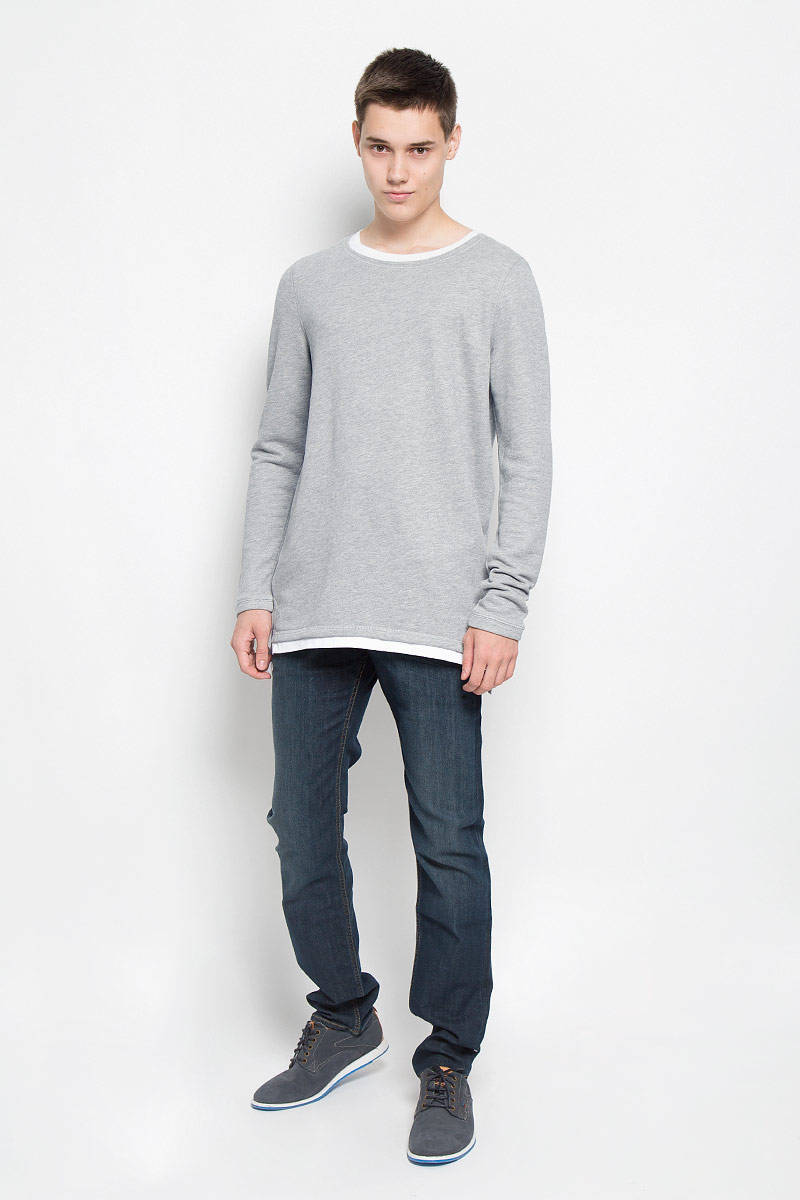 Свитшот мужской Tom Tailor Denim, цвет: серый. 2530205.00.12. Размер L (50)2530205.00.12 Свитшот мужской Tom Tailor Denim, цвет: серый. 2530205.00.12. Размер L (50)2530205.00.12Стильный мужской свитшот Tom Tailor Denim, изготовленный из высококачественного хлопка с добавлением вискозы, мягкий и приятный на ощупь, не сковывает движений и обеспечивает наибольший комфорт. Такой свитшот великолепно пропускает воздух, позволяя коже дышать, и обладает высокой гигроскопичностью.Удлиненная модель с круглым вырезом горловины и длинными рукавами дополнена имитацией внутренней футболки. Этот свитшот - настоящее воплощение комфорта, он послужит отличным дополнением к вашему гардеробу. В нем вы будете чувствовать себя уютно в прохладное время года.