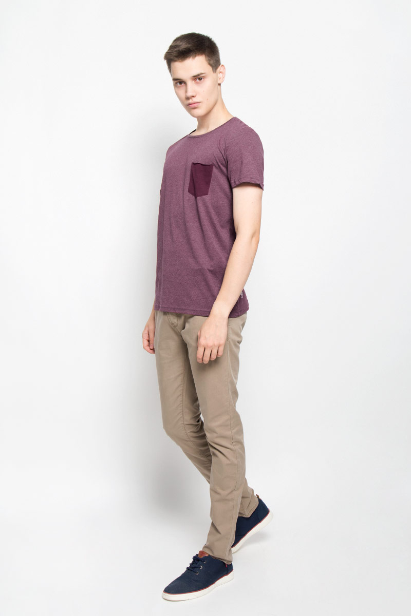 Футболка мужская Tom Tailor Denim, цвет: бордовый. 1035309.09.12_4257. Размер M (48)1035309.09.12_4257 Футболка мужская Tom Tailor Denim, цвет: бордовый. 1035309.09.12_4257. Размер M (48)1035309.09.12_4257Мужская футболка Tom Tailor Denim поможет создать отличный современный образ в стиле Casual. Модель, изготовленная из хлопка и полиэстера, очень мягкая, тактильно приятная и не сковывает движения.Изделие с круглым вырезом горловины и короткими рукавами дополнено на груди накладным карманом. Нижняя часть спинки оформлена фирменным логотипом.Такая футболка станет стильным дополнением к вашему гардеробу, она подарит вам комфорт в течение всего дня!