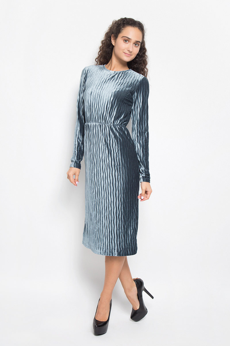 Платье Glamorous, цвет: серо-синий. CK3298_Navy. Размер S (44)CK3298_Navy Платье Glamorous, цвет: серо-синий. CK3298_Navy. Размер S (44)CK3298_NavyМодное платье Glamorous выполнено из полиэстера с оригинальной фактурой.Платье-миди с круглым вырезом горловины и длинными рукавами на талии дополнено эластичной резинкой. Нижняя часть модели по боковым швам дополнена разрезами. Застегивается изделие на скрытую застежку-молнию, расположенную на спинке. Такое платье станет стильным дополнением к вашему гардеробу. Оно подчеркнет вашу индивидуальность и утонченность.