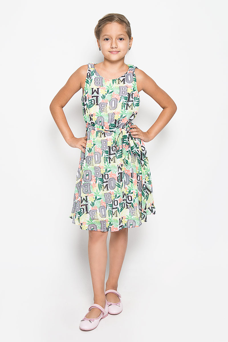 Платье для девочки Button Blue, цвет: белый, салатовый, коралловый. 116BBGB2504. Размер 128, 8 лет116BBGB2504 Платье для девочки Button Blue, цвет: белый, салатовый, коралловый. 116BBGB2504. Размер 128, 8 лет116BBGB2504Очаровательное платье для девочки Button Blue идеально подойдет вашей малышке. Верх платья изготовлен из полиэстера, что обеспечивает прочность и износостойкость, а благодаря подкладке из 100% хлопка, оно необычайно мягкое и приятное на ощупь, не сковывает движения малышки и позволяет коже дышать, не раздражает даже самую нежную и чувствительную кожу ребенка, обеспечивая наибольший комфорт. Приталенное платье без рукавов дополнено съемным поясом и оформлено оригинальным красочным цветочным принтом. Благодаря эластичной резинкой на поясе, платье идеально подходит для активных игр. Платье застегивается на пуговицу на спинке.Оригинальный современный дизайн и модная расцветка делают это платье модным и стильным предметом детского гардероба. В нем ваша малышка будет чувствовать себя уютно и комфортно и всегда будет в центре внимания!