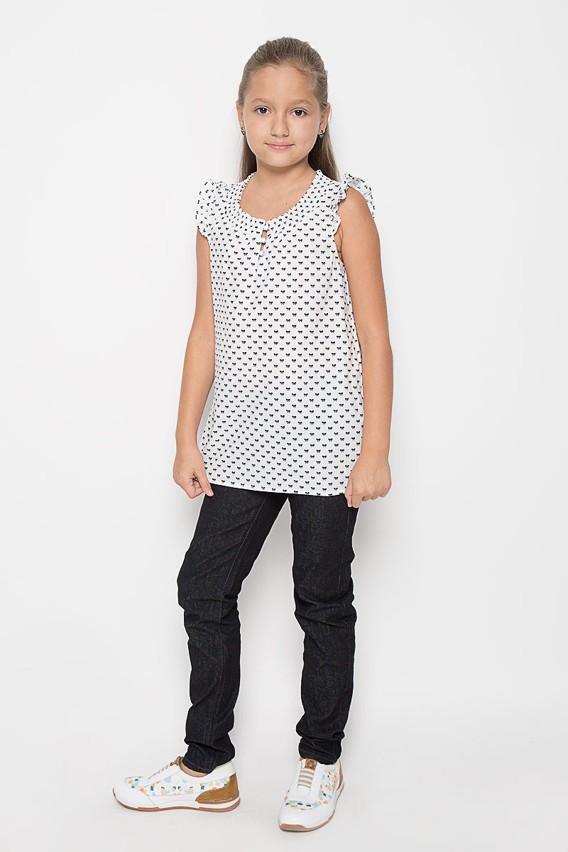 Блузка для девочки Finn Flare Kids, цвет: белый. KS16-71053J. Размер 146, 10-11 летKS16-71053J Блузка для девочки Finn Flare Kids, цвет: белый. KS16-71053J. Размер 146, 10-11 летKS16-71053JСтильная блузка для девочки Finn Flare Kids, выполненная из 100% хлопка, станет отличным дополнением к детскому гардеробу. Благодаря составу, изделие тактильно приятное, не сковывает движений, позволяет коже дышать. Блузка с круглым воротником и рукавом крылышком, застегивается на 3 пуговицы. Горловина дополнена сжатой эластичной резинкой. Модель оформлена интересным принтом в виде бантиков. Блузка отлично сочетается с юбками и брюками. В ней вашей принцессе всегда будет уютно и комфортно!