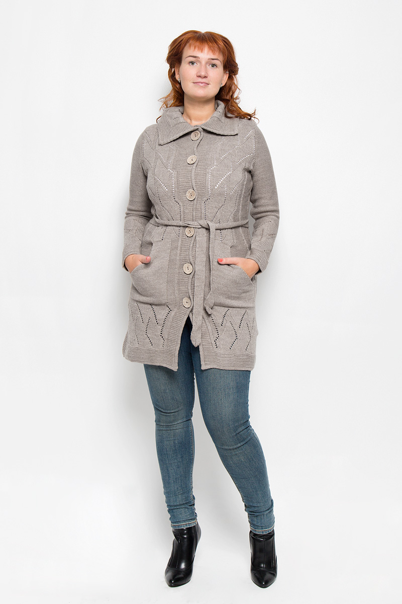Кардиган женский Milana Style, цвет: светло-коричневый. 34309. Размер XXXL (54)34309 Кардиган женский Milana Style, цвет: светло-коричневый. 34309. Размер XXXL (54)34309Удлиненный женский кардиган Milana Style выполнен из пряжи на основе шерсти и ПАН, благодаря чему великолепно сохраняет тепло, позволяет коже дышать и обладает высокой гигроскопичностью. Свободная модель с длинными рукавами и отложным воротником застегивается на крупные пуговицы спереди, она окружит вас уютом и согреет в прохладные дни. Кардиган украшен оригинальным вязаным узором по рукавам и полочкам. Модель оснащена подплечниками и дополнена двумя накладными карманами спереди. В комплект входит узкий пояс. Теплый вязаный кардиган - идеальный вариант для создания неотразимого образа. Такая модель будет дарить вам комфорт в течение всего дня и послужит замечательным дополнением к вашему гардеробу.