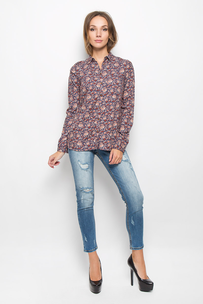 Блузка женская Sela Casual, цвет: серо-фиолетовый. B-112/1040-6393. Размер L (48)B-112/1040-6393 Блузка женская Sela Casual, цвет: серо-фиолетовый. B-112/1040-6393. Размер L (48)B-112/1040-6393Стильная женская блузка Sela Casual, выполненная из 100% вискозы, подчеркнет ваш уникальный стиль и поможет создать женственный образ. Модель c отложным воротником и длинными рукавами застегивается на пуговицы по всей длине. Низ рукавов обработан манжетами на пуговицах. Спереди изделие дополнено накладным карманом. Блуза оформлена оригинальным орнаментом. Такая блузка будет дарить вам комфорт в течение всего дня и послужит замечательным дополнением к вашему гардеробу.
